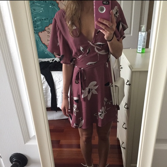 ‼️SOLD‼️ Dynamite Floral Dress in blush - Picture 1 of 4